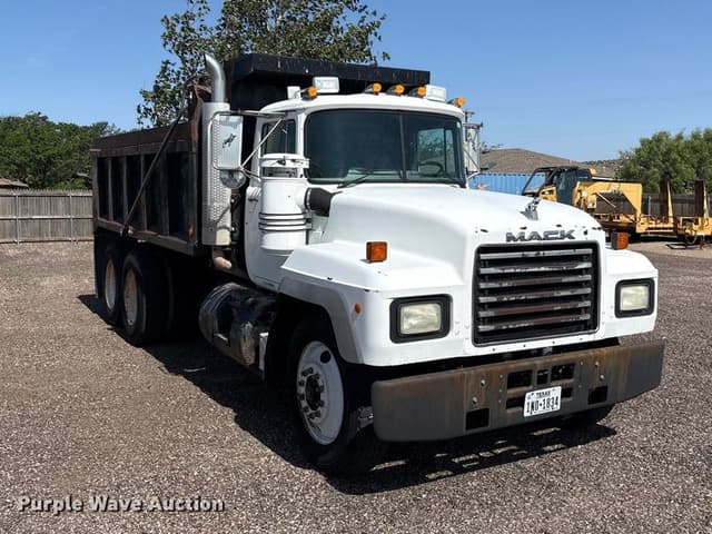 Image of Mack RD688S equipment image 2
