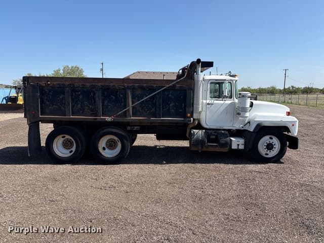 Image of Mack RD688S equipment image 3