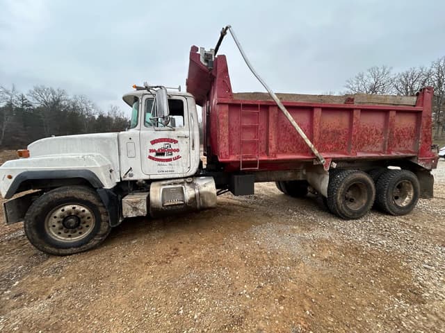 Image of Mack RD688S equipment image 4