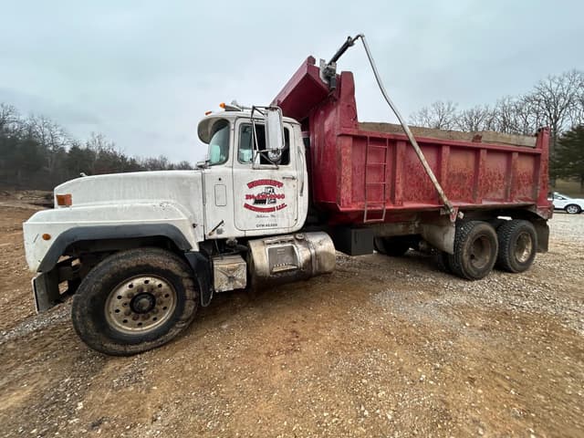 Image of Mack RD688S equipment image 3