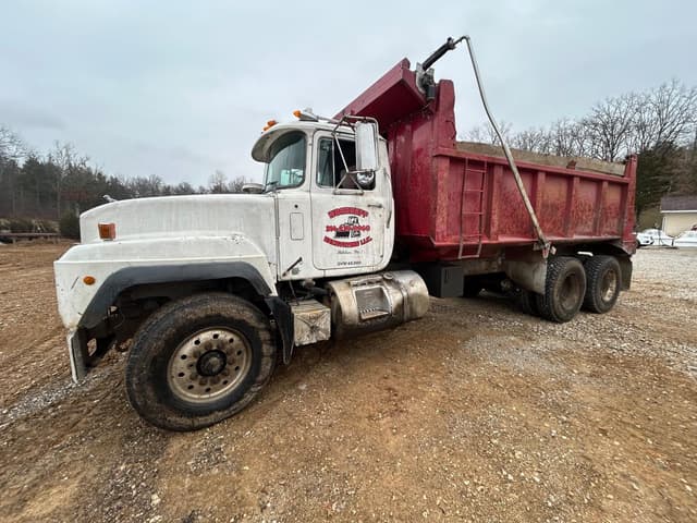 Image of Mack RD688S equipment image 2