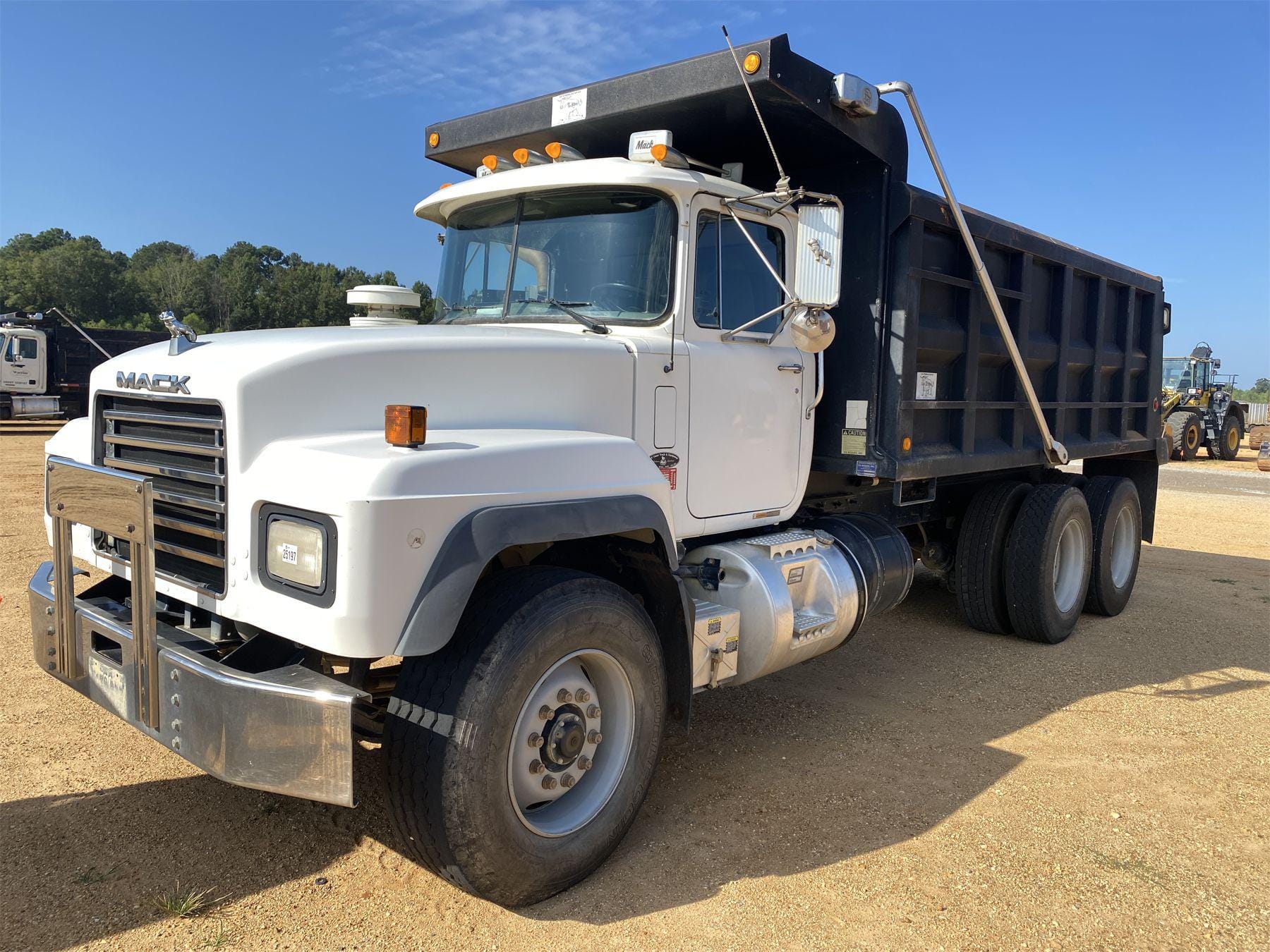 Main image Mack RD688S