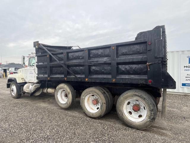 Image of Mack RD688S equipment image 1