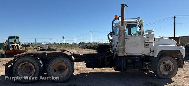 Image of Mack RD688S equipment image 3