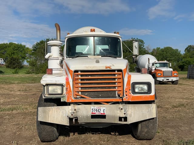 Image of Mack RD690S equipment image 2