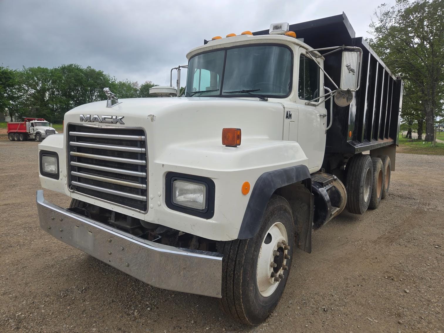 2001 Mack RD690S Equipment Image0