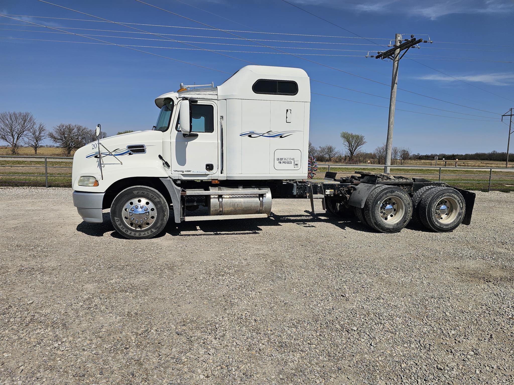 2001 Mack Vision CX613 Equipment Image0