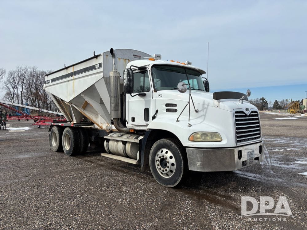 2001 Mack Vision Equipment Image0