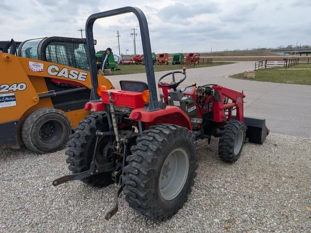 Image of Massey Ferguson 1233 equipment image 3