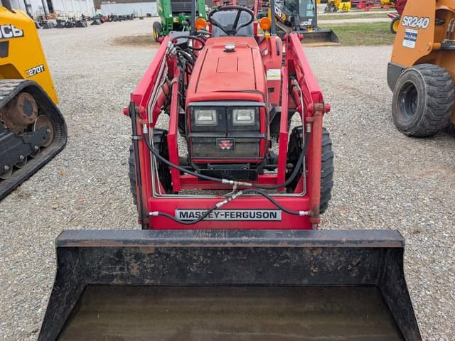 Image of Massey Ferguson 1233 equipment image 1
