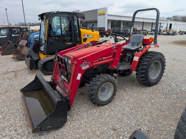Image of Massey Ferguson 1233 equipment image 2