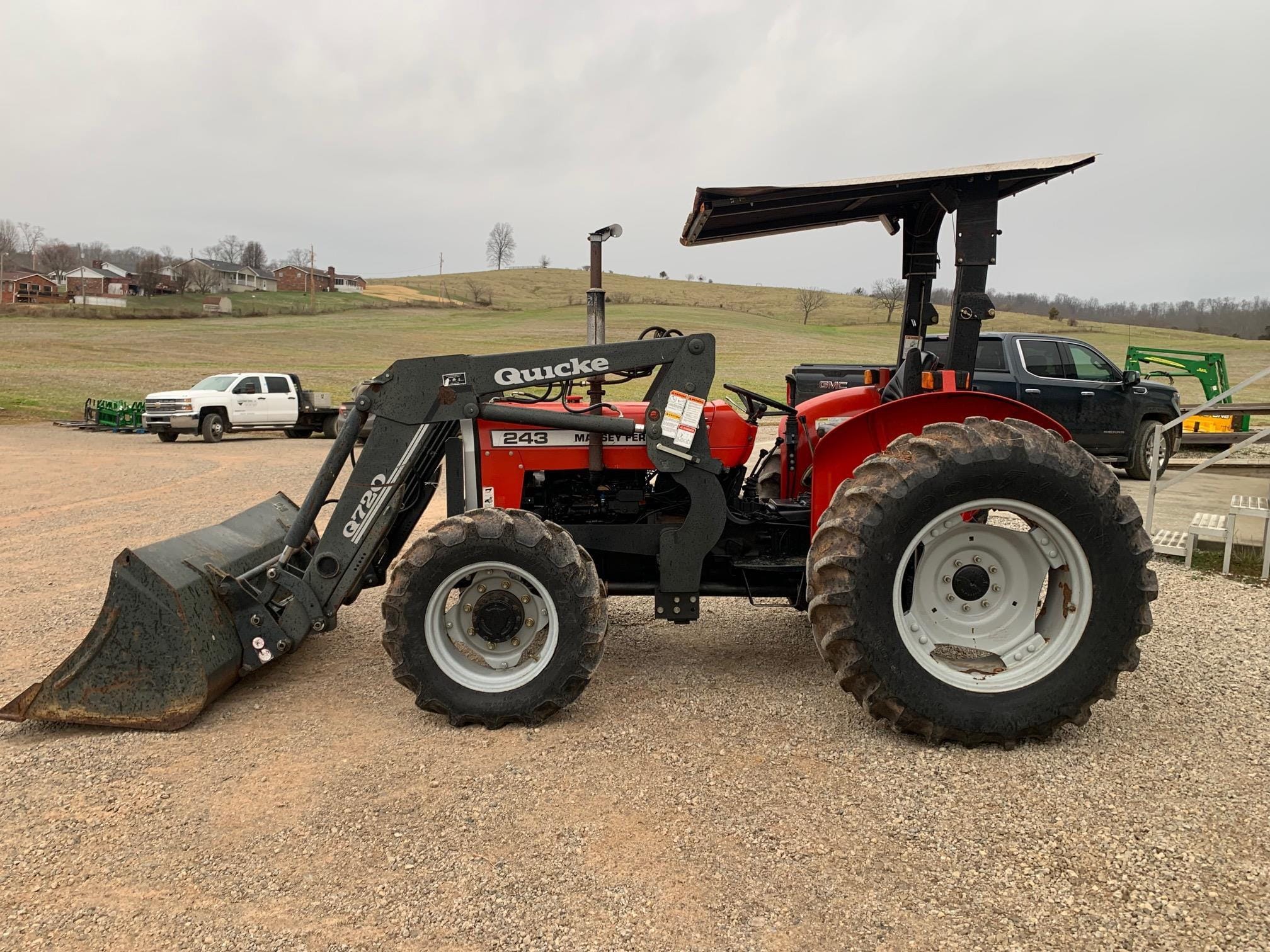 2001 Massey Ferguson 243 Equipment Image0