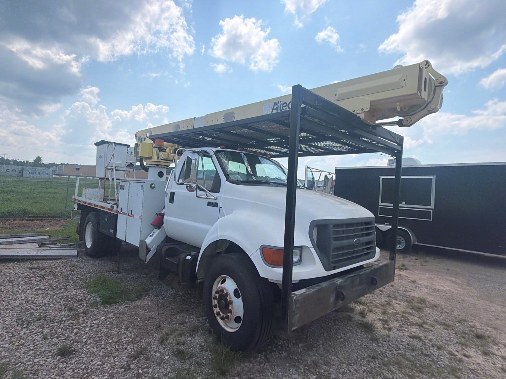 2001 Ford F-750 Equipment Image0