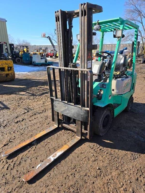 2001 Mitsubishi FG15K Equipment Image0