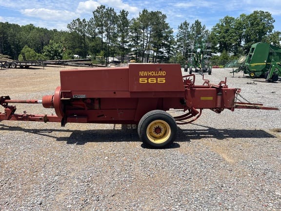2001 New Holland 565 Equipment Image0