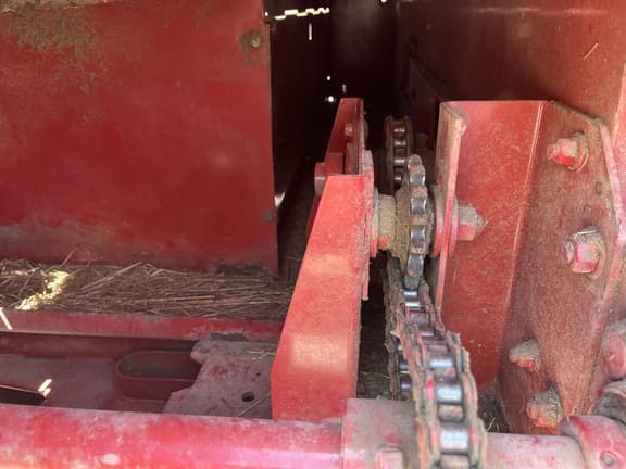 Image of New Holland 565 equipment image 1