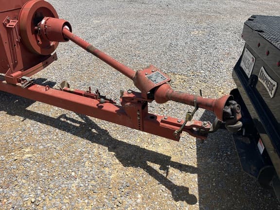 Image of New Holland 565 equipment image 3