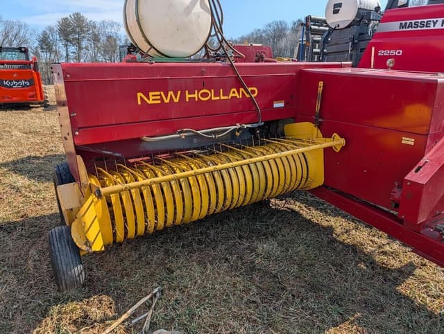 Image of New Holland 575 equipment image 3