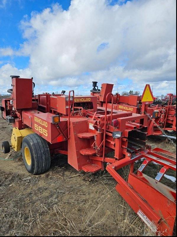 Image of New Holland 585 equipment image 1