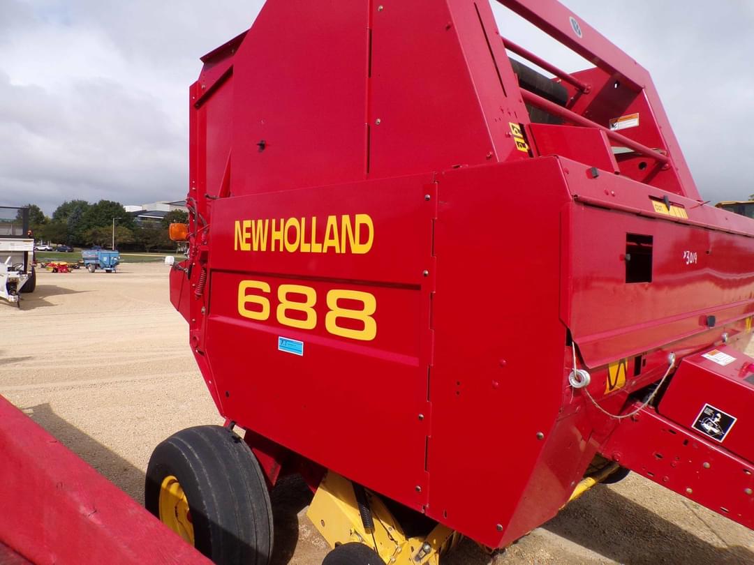 Image of New Holland 688 Primary image