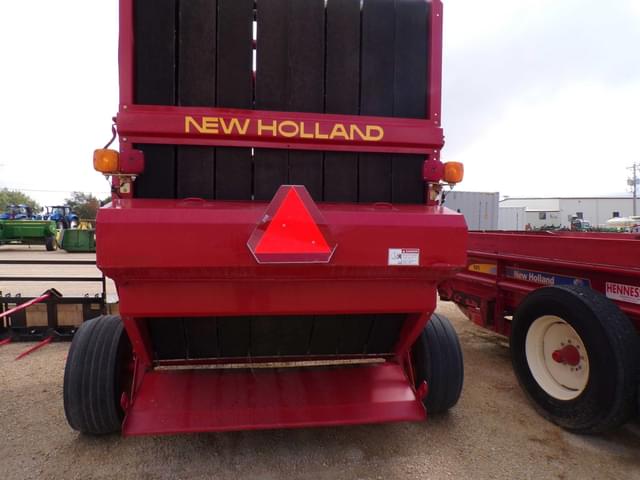 Image of New Holland 688 equipment image 4