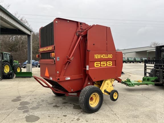 Image of New Holland 658 equipment image 2