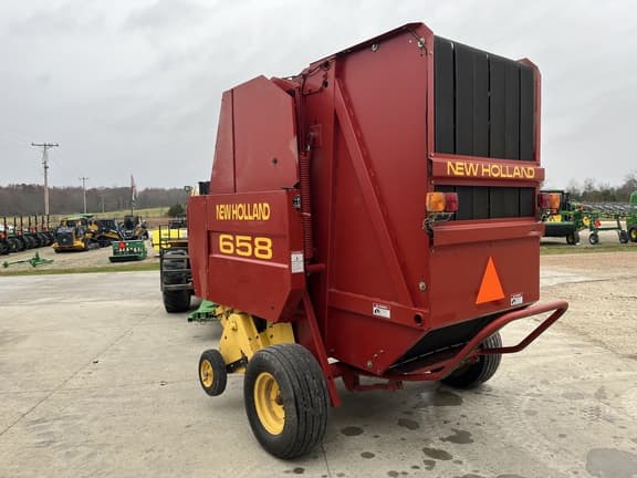 Image of New Holland 658 equipment image 4