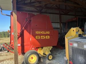 2001 New Holland 658 Image