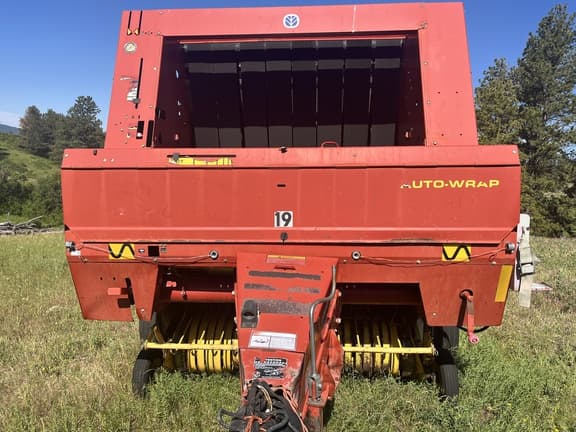 Image of New Holland 688 equipment image 4