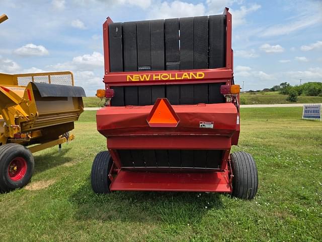 Image of New Holland 688 equipment image 3