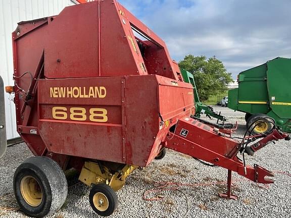 Image of New Holland 688 equipment image 1