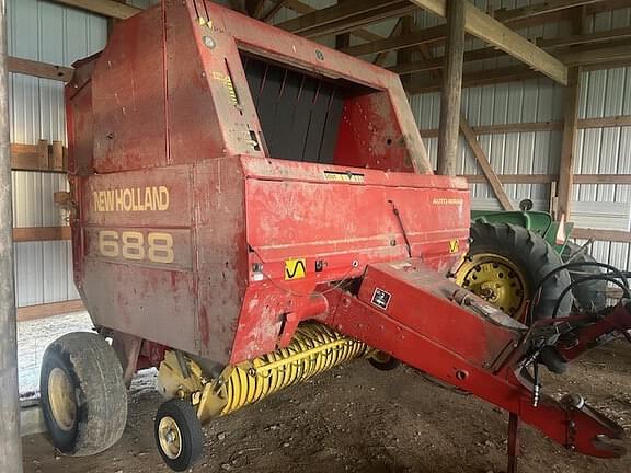 Image of New Holland 688 equipment image 4