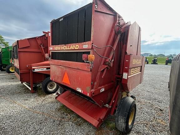 Image of New Holland 688 equipment image 2