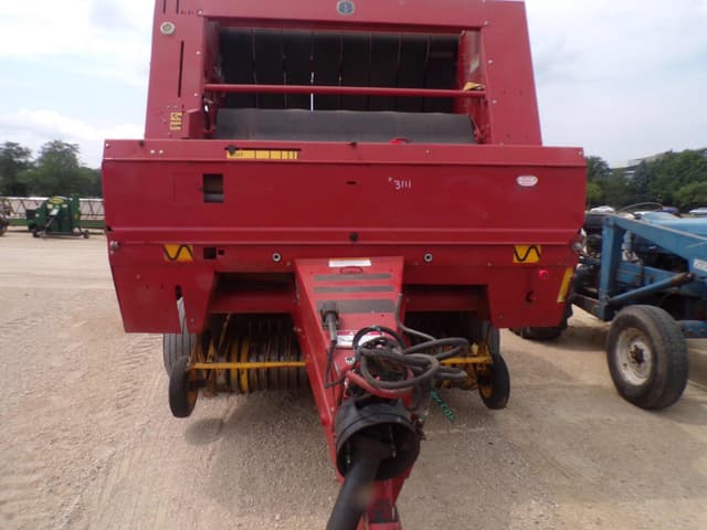 Image of New Holland 688 equipment image 2