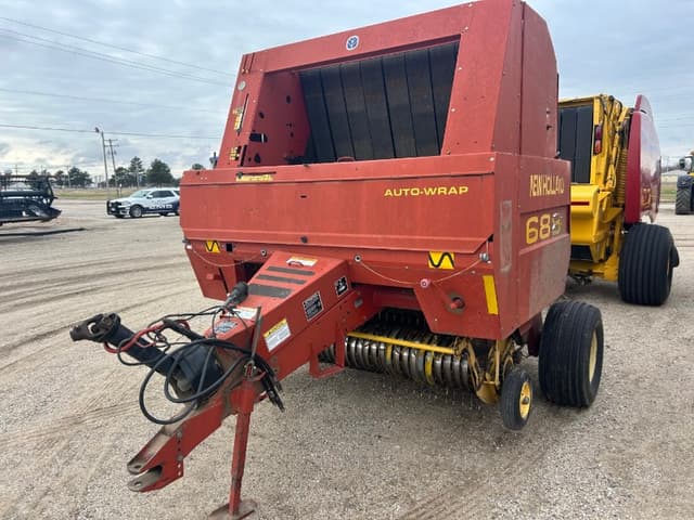 Image of New Holland 688 equipment image 1