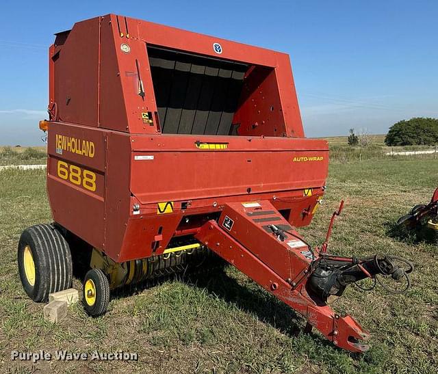 Image of New Holland 688 equipment image 2