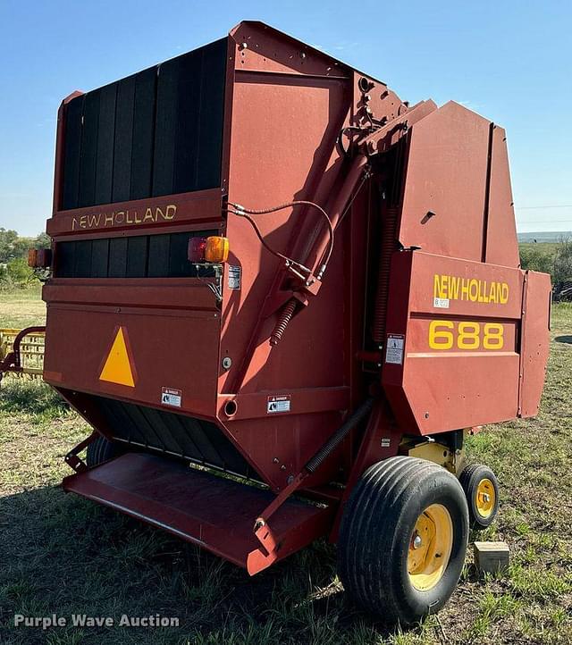 Image of New Holland 688 equipment image 4