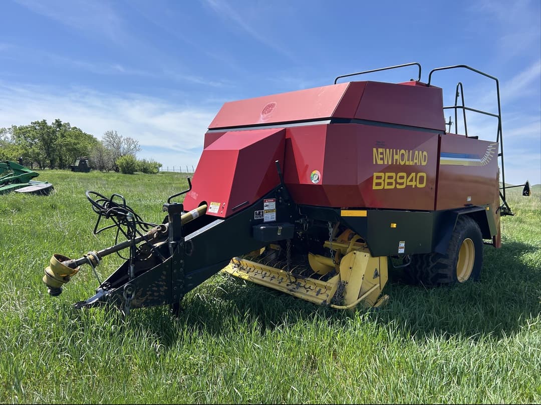 Image of New Holland BB940 Primary image