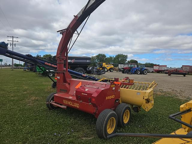 Image of New Holland FP240 equipment image 1