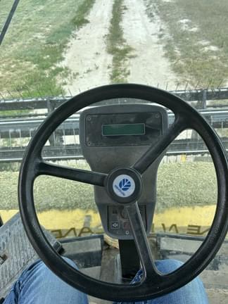 Image of New Holland HW320 equipment image 3