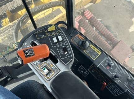 Image of New Holland HW320 equipment image 3