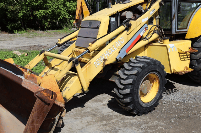 Image of New Holland LB110 equipment image 2