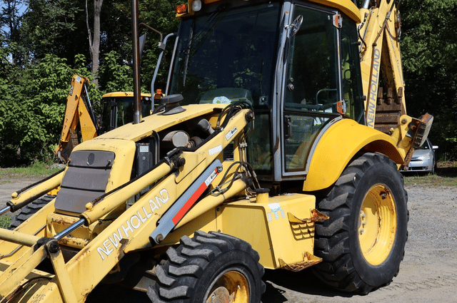 Image of New Holland LB110 equipment image 3