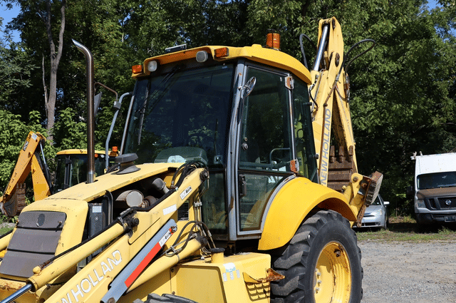 Image of New Holland LB110 equipment image 4