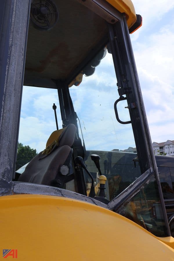 Image of New Holland LB110 equipment image 4