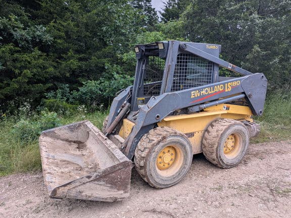 Image of New Holland LS180 equipment image 3