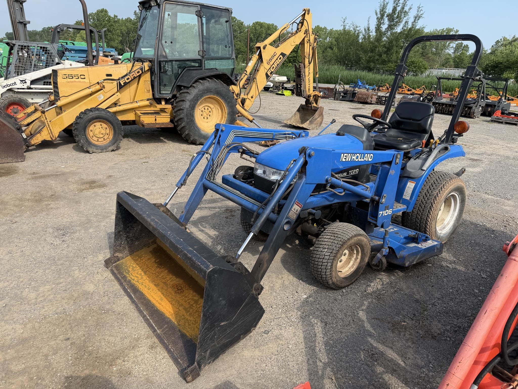 2001 New Holland TC21D Equipment Image0
