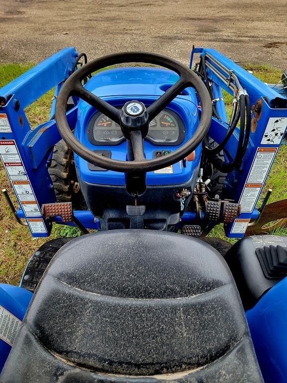 Image of New Holland TC29D equipment image 3