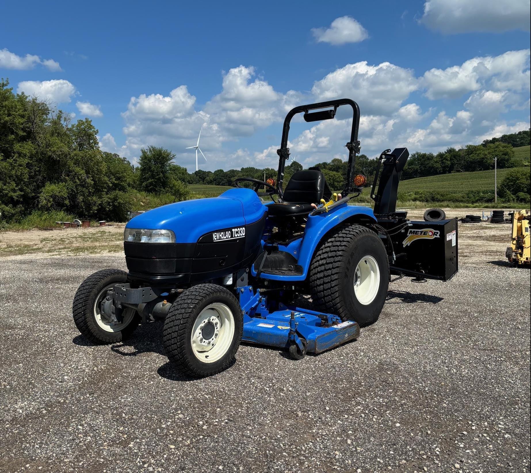 2001 New Holland TC33D Equipment Image0