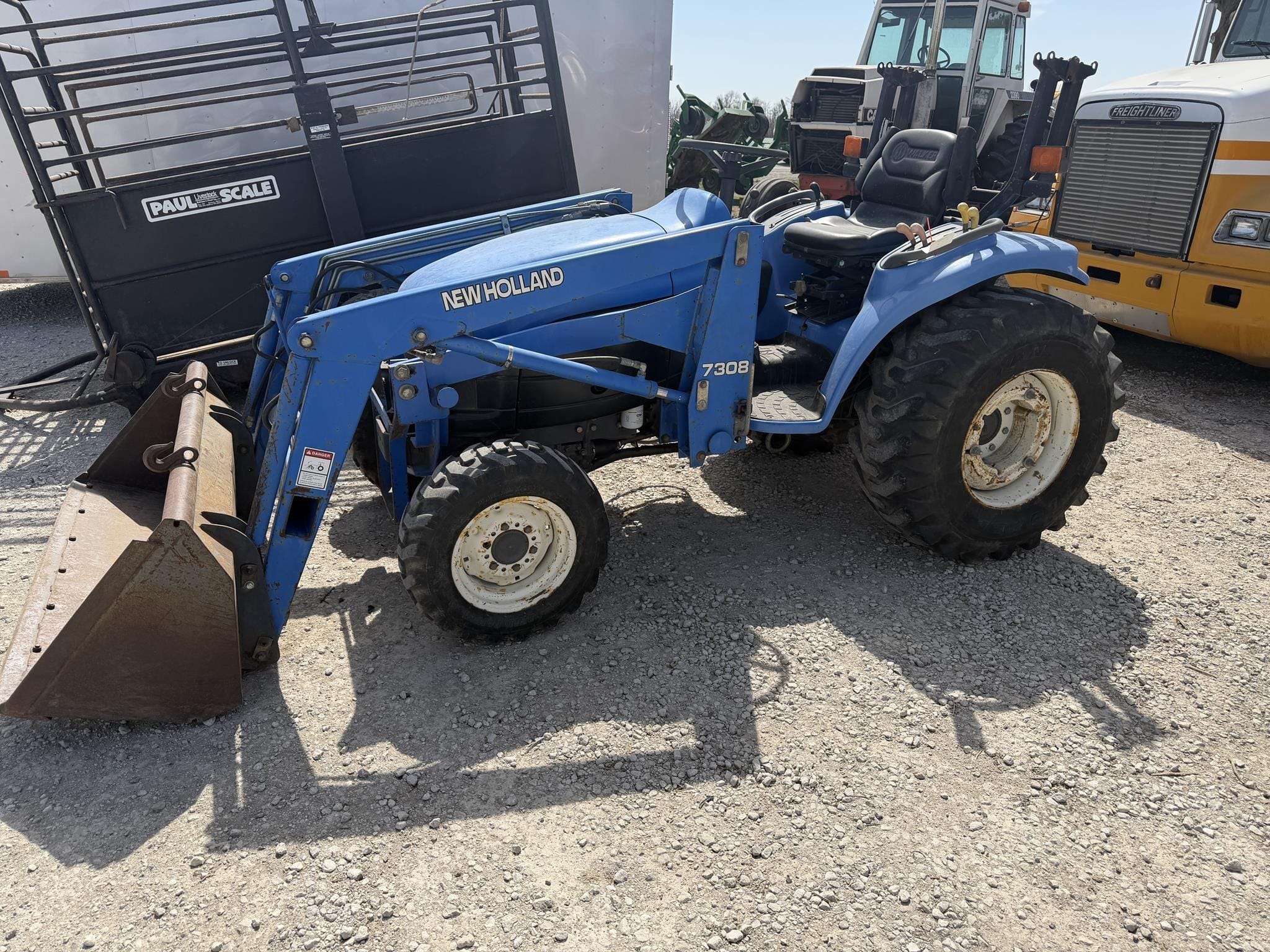 2001 New Holland TC33D Equipment Image0